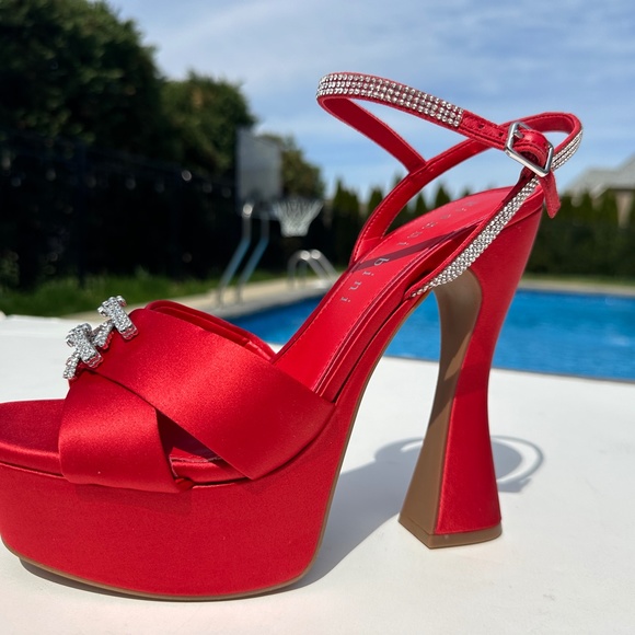 NWT Gianni Bini 10 Dempsey Red Satin Bow Platform Sandals - Picture 7 of 15